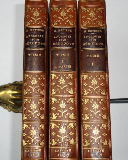 Apologie pour Hérodote, ou traité de la conformité des merveilles anciennes avec les modernes par Henri Estienne. Nouvelle Édition, faite sur la première, augmentée de  tout ce que les posterieures ont de curieux, et de remarques par Mr. Le Duchat, avec une table alphabétique des matieres.