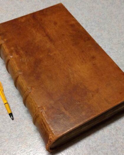 Quincti Horatii Flacci Venusini, Poetae Lyrici elegantiss. Opera, grammaticorum XL tam antiquiss. quam neotericorum partim iustis commentariis, partim succinctis annotationibus, singulari studio & amplissimis sumptibus in unum Corpus collectis, illustrata, variisque ac vetustissimis exemplaribus collata, & menda in iisdem sublata, quorum Auth(orum) nomina & ordinem sequens pagina demonstrabit. Iam pridem, in studiosae iuventutis gratiam et utilitatem post Herculeos labores edita, cum gemino indice rerum, verborum ac sententiarum locupletissimo.