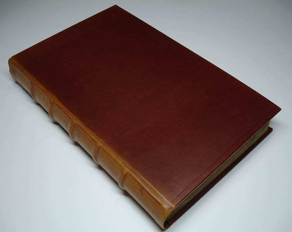 Aristotelis Politicorum libri octo ex Dion. Lambini & Pet. Victorii interpretationibus puriss. graecolatini, Theod. Zvingeri Argumentis atque Scholiis, Tabulis quinetiam in tres priores libros illustrati, Victorii commentariis perpetuis declarati, Pythagoreorum veterum Fragmenta politica, a Io. Spondano conversa & emendata. Index rerum & verborum pleniss.