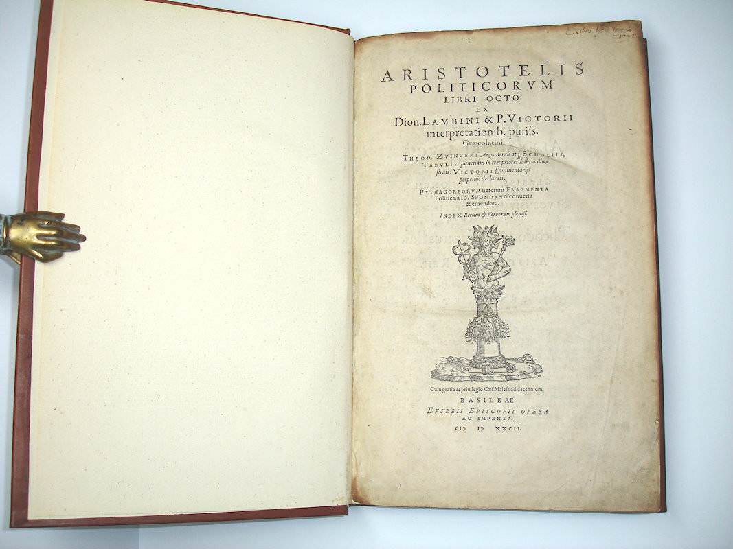 Aristotelis Politicorum libri octo ex Dion. Lambini & Pet. Victorii interpretationibus puriss. graecolatini, Theod. Zvingeri Argumentis atque Scholiis, Tabulis quinetiam in tres priores libros illustrati, Victorii commentariis perpetuis declarati, Pythagoreorum veterum Fragmenta politica, a Io. Spondano conversa & emendata. Index rerum & verborum pleniss. - Afbeelding 2